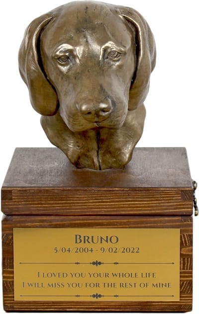 Weimaraner urn met beeldje - persoonlijke urn voor hondenas
