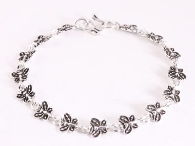 Fijne zilveren armband met vlinders