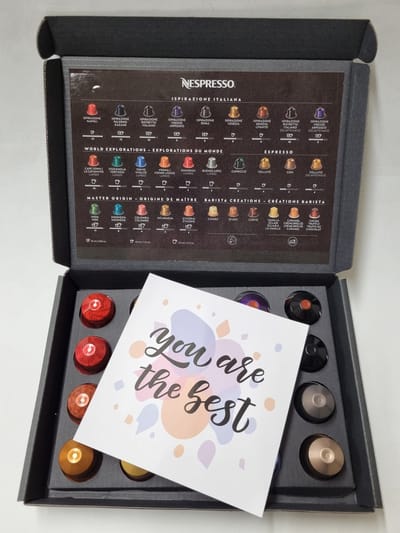 Koffie Proeverij Pakket 20 stuks verschillende smaken met Mystery Card 'You are the Best' met persoonlijke (video) boodschap | Verjaardag | Sinterklaas | Kerstpakket | Vaderdag | Moederdag | Jubileum | Valentijnsdag