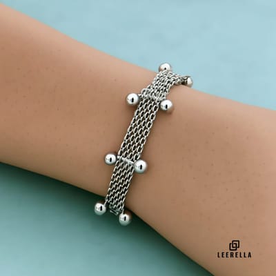 Leerella Dames Mesh Armband met Ball Hanger Zilverkleur – Verstelbaar 16+5 cm – Roestvrij Edelstaal