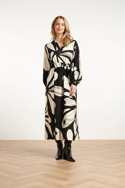 Smashed Lemon Maxi jurk met graffische bloemenprint in zwart en off-white |