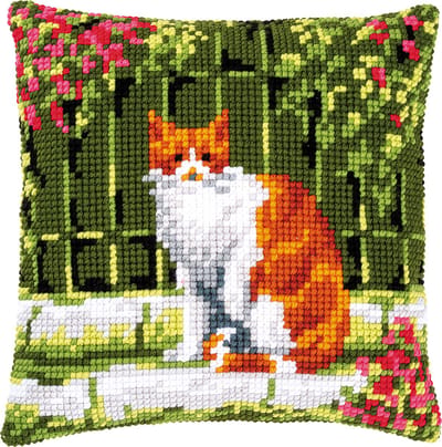 Vervaco - Kruissteekkussen kit - Poes tussen bloemen - PN-0184400 - Borduren - Borduurpakket - Borduurpakket volwassenen - Borduurpakket kind