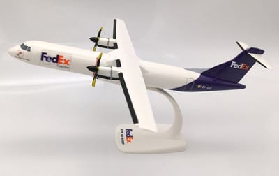 schaalmodel vliegtuig FedEx Feeder ATR72-600F schaal 1:100 lengte 27,05cm