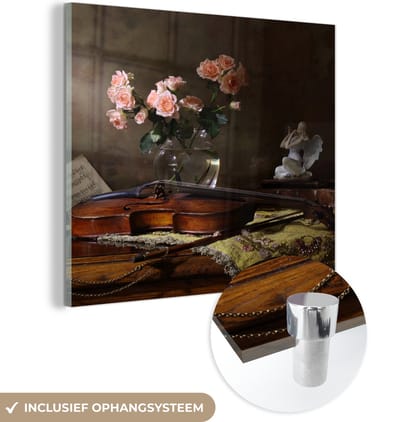 MuchoWow® Glasschilderij 50x50 cm - Schilderij acrylglas - Viool - Rozen - Roze - Bloemen - Stilleven - Foto op glas - Muurdecoratie woonkamer - Wanddecoratie slaapkamer - Schilderijen