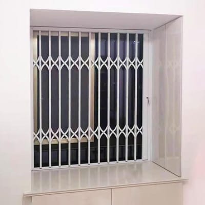 Verstelbaar raamrooster - Inbraakwerend schuifrooster - Beveiliging van huis - Opvouwbaar ontwerp - 81 x 111 cm - Zilver