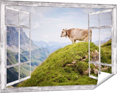 Gards Tuinposter Doorkijk Koe in de Bergen - 120x80 cm - Tuindoek - Tuindecoratie - Wanddecoratie buiten - Tuinschilderij