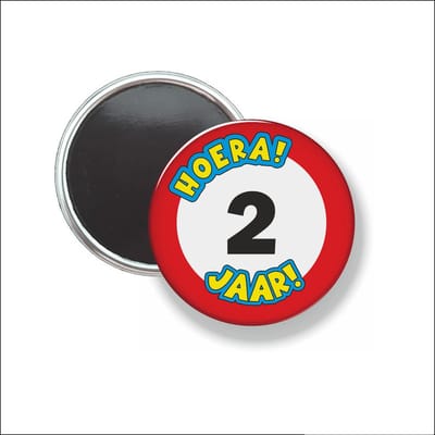 Button Met Magneet 58 MM - Hoera 2 Jaar - NIET VOOR KLEDING