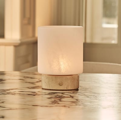 Tavellio Cuyp Small – Draadloze Tafellamp – H22 – Travertine en Glas – Tot 100 uur