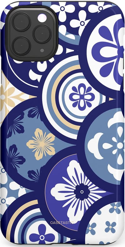Casetastic Hoesje Geschikt voor Apple iPhone 11 Pro Max - Stijlvolle Beschermende Duo-layer Case - Blauwe bloemen Talavera Maiolica Patroon