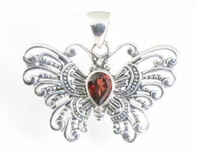 Zilveren vlinder hanger met granaat