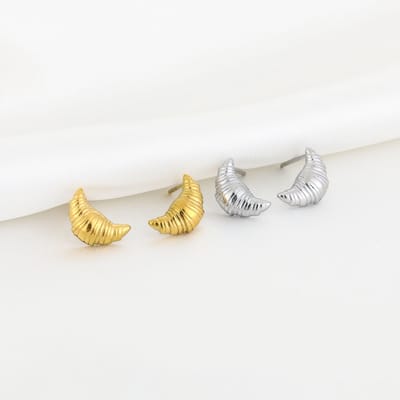 Oorknopjes croissant - Michelle Bijoux - Zilveren oorknopjes - 1,20 x 0,80 cm - Stainless steel - Nikkel vrij - Dames oorbellen - Zilveren oorbellen - Kerst cadeau - Kerst sieraden - Sinterklaas - Moederdag - Valentijn