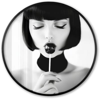 Poster in lijst Rond - Fotolijst 60x60 cm - Posters - Vrouw - Lolly - Zwart - Wit - Ronde posterlijst zwart - Decoratie - Wanddecoratie woonkamer - Muurdecoratie slaapkamer