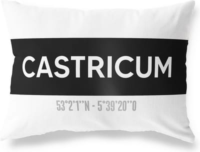Tuinkussen CASTRICUM - NOORD-HOLLAND met coördinaten - Buitenkussen - Bootkussen - Weerbestendig - Jouw Plaats - Studio216 - Modern - Zwart-Wit - 50x30cm