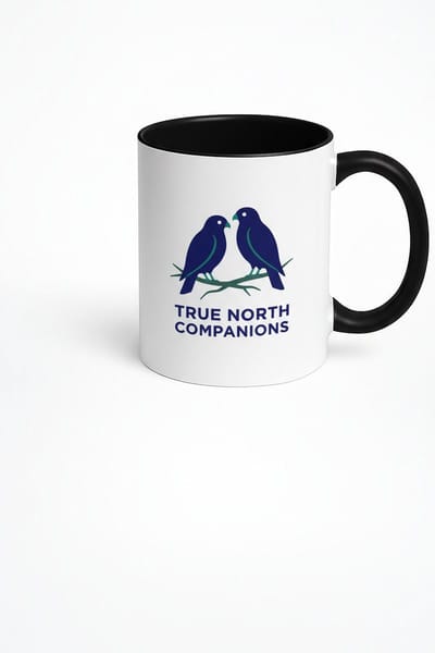 Koffiemok 'True North Companions' - Witte Design Mok met Twee Blauwe Vogels