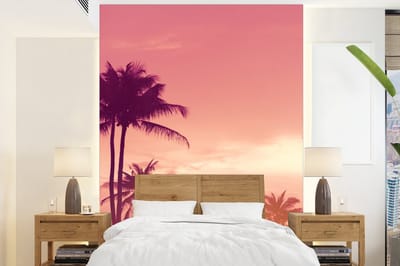 Behang - Fotobehang Lucht - Palmboom - Avond - Natuur - Tropisch - Breedte 165 cm x hoogte 220 cm