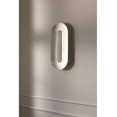 Nuura Aps Nuura LED wandlamp Sasi, hoogte 65 cm, zilverkleurig, metaal