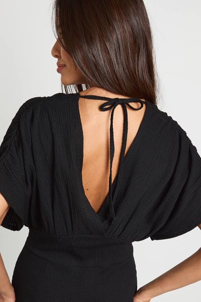 boohoo Dames Getextureerde Jumpsuit met Diepe Hals en Wijde Vleermuismouwen | Black | Maat: 8