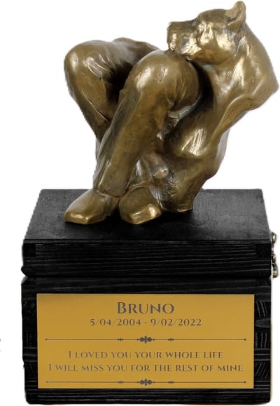 American staffordshire terrier urn met gravure en hondensculptuur, handgemaakt kunstwerk