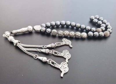 Handgemaakte naam tasbih 33 Kralen Natuursteen “Hematiet ” - met metaal tassel “Arabische kalligrafie"- Met je naam of de naam van uw geliefde- 8 mm diameter van de korrel