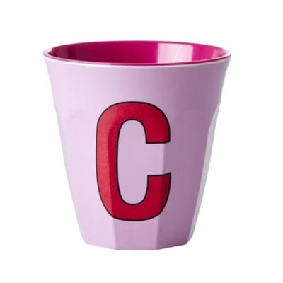 Rice melamine beker medium letter c roze