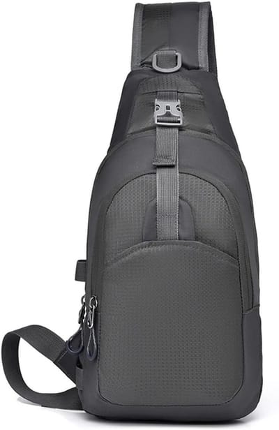 Een casual borsttas met een verstelbare schouderband. Deze lichtgewicht crossbodytas is geschikt voor wandelen en dagelijks woon-werkverkeer (grijs).