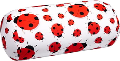 Kuschelmaxx Rolkussen - Sierkussen Rond Cilinder 17 x 33 cm - Lieveheersbeestje-design - Stevig en zacht - Mooie print - Gevuld met microgranulaat - Vormvast & Wasbaar - Ideaal voor op de bank, bed, auto of op reis - Inclusief Wasnet