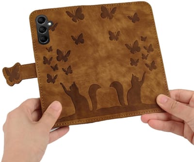 BoekCover Hoes Etui geschikt voor Samsung Galaxy A37 - A36 - A56 - Vlinders en Kat - Bruin - Reliëf