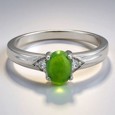 Cavill - Zilveren Ring - 925 Sterling Zilver - Keizerlijk Chrysopraas 0,3 Ct Ovaal Cabochon - 2 Witte Topaas 0,044 Ct - Elegante Damesring Maat 17