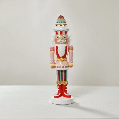 Notenkraker met taartdecoratie – 36 cm hoog – pastel kerstbeeld polyresin