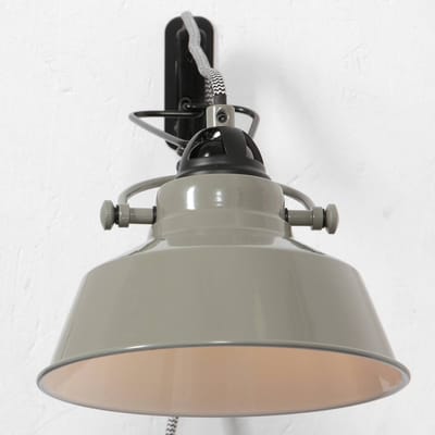 Groene Wandlamp Mexlite Nove 1320G - Industrieel, Draaibaar & Kantelbaar, Materiaal: Metaal en Kunststof, Diameter 18 cm, Hoogte 14 cm, E27 Fitting met Schakelaar