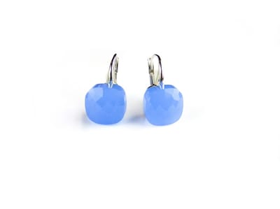 Zilveren oorringen oorbellen model pomellato licht blauwe steen