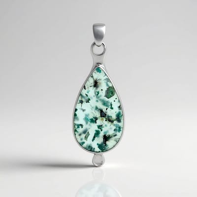 Cavill - Zilveren Hanger 925 Sterling Zilver 18K Geplateerd - Peervormige Groene Gem Silica Cabochon - Elegante Bali Barong 56x20mm