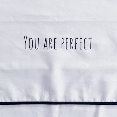 BINK Bedding ledikantlaken You are Perfect Zwart Wit 100 x 150 - laken voor ledikant - lakentje - babylaken - tekst