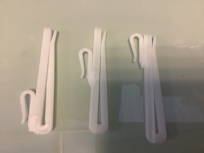 Antex. 25 stuks .inschuif plooiband haken. kunststof wit. 9 cm verstelbaar. Voor 2.5 meter gordijnen.