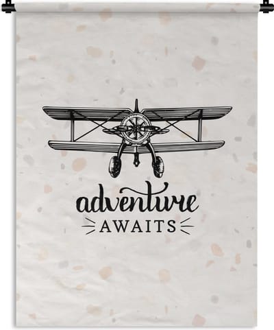 Wandkleed - Wanddoek - Spreuken - Quotes - Adventure awaits - Vliegen - 90x120 cm - Wandtapijt