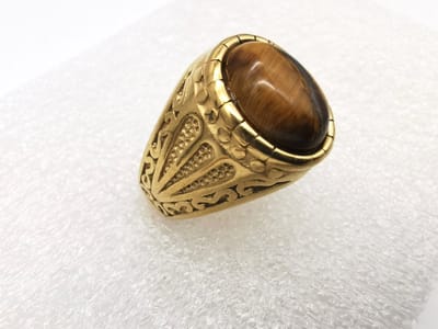 RVS goudkleurig ovale edelsteen ring met Tijgeroog edelsteen maat 19. Geweldig cadeau te geven of zelf dragen.
