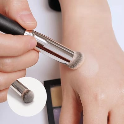 1 Stuks Foundation Concealer Kwast, Premium Contour Blush Kwasten, Vlekkeloze Onder Oog Dichte Gezichtsmake-up Kwast voor Blenden zwart