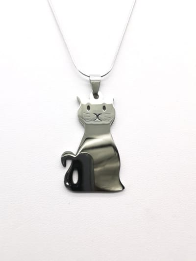 Hanger van een kat met een bijbehorende rvs ketting L 50cm.