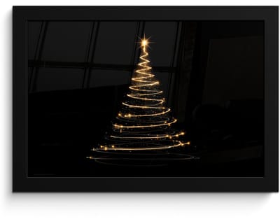 Poster in lijst - Fotolijst 30x20 cm - Posters - Magisch - Kerstboom - Lichtspiralen - Zwart - Posterlijst zwart - Decoratie - Wanddecoratie woonkamer - Muurdecoratie slaapkamer - Kerstversiering - Kerstdecoratie voor binnen - Kerstmis