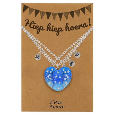 BFF Ketting voor 3 'Hiep Hiep Hoera' - Magnetisch Blauw Hartje - Vriendschapsketting op Cadeau Kaartje - 45cm + 5cm verstelbaar - Zilverkleurig - Verjaardags Hanger - Pax Amare