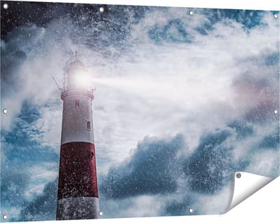 Gards Tuinposter Vuurtoren tijdens de Regen Storm - 120x80 cm - Tuindoek - Tuindecoratie - Wanddecoratie buiten - Tuinschilderij