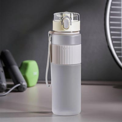 Tasse d'eau d'été de grande capacité, tasse en plastique résistante aux chutes, tasse étanche adaptée pour les sports de plein air, bouilloire, tasse de voyage pour la salle de sport 540ml gray