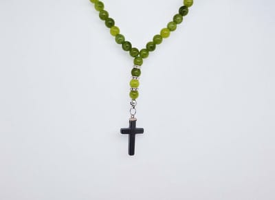 Handgemaakte Natuurstenen Autohanger "Kraal Koreaanse jade"- Met metalen hanger "Kruis" - 8 mm diameter van de korrel- Mooie accessoire en decoratie voor de auto