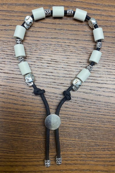 Paracord sierbanden voor kleine honden - keramische kralen en bedels - nekomvang 23 - 26 cm.