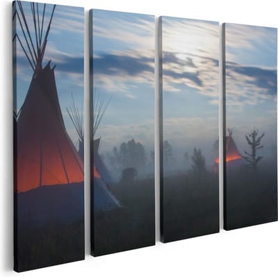Artaza Canvas Schilderij Vierluik Indianen Tipi in de Nacht tijdens de Mist - 80x60 - Foto Op Canvas - Canvas Print