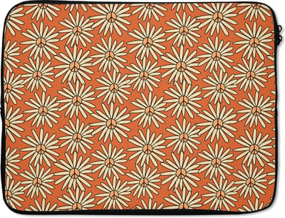 Laptophoes 17 inch - Patronen - Vintage - Bloem - Oranje - Laptop sleeve - Binnenmaat 41x28 cm - Zwarte achterkant - Back to school spullen - Schoolspullen jongens en meisjes middelbare school - Macbook air hoes - Chromebook sleeve