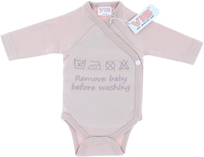 VIB® - Overslag romper 'Remove baby before washing' - rose smoke (0-3 m) - Babykleertjes - romper - rompertjes - rompertjes met tekst - baby cadeau - baby aankondiging - overslagromper