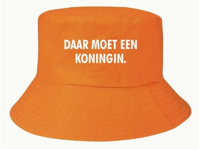 Buckethat oranje - Daar moet een koningin - soBAD. - Koningsdag - Unisex - Oranje - Voetbal - Nederland