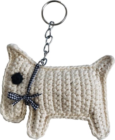 Luna-Leena duurzame sleutelhanger hond ' Bobby' - tas bedel - gebroken wit - bio katoen - hand gehaakt in Nepal - dog keychain - tashanger - Bobbie - terrier - doodle dog - kado - cadeau - bag charm