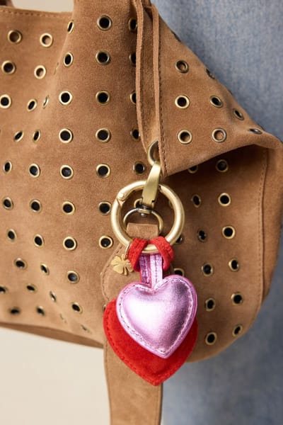 Sissy-Boy - Rode bag charm met hartjes